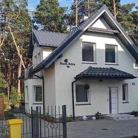 Dom Goscinny Biala Roza Dziwnowek Bagian luar foto