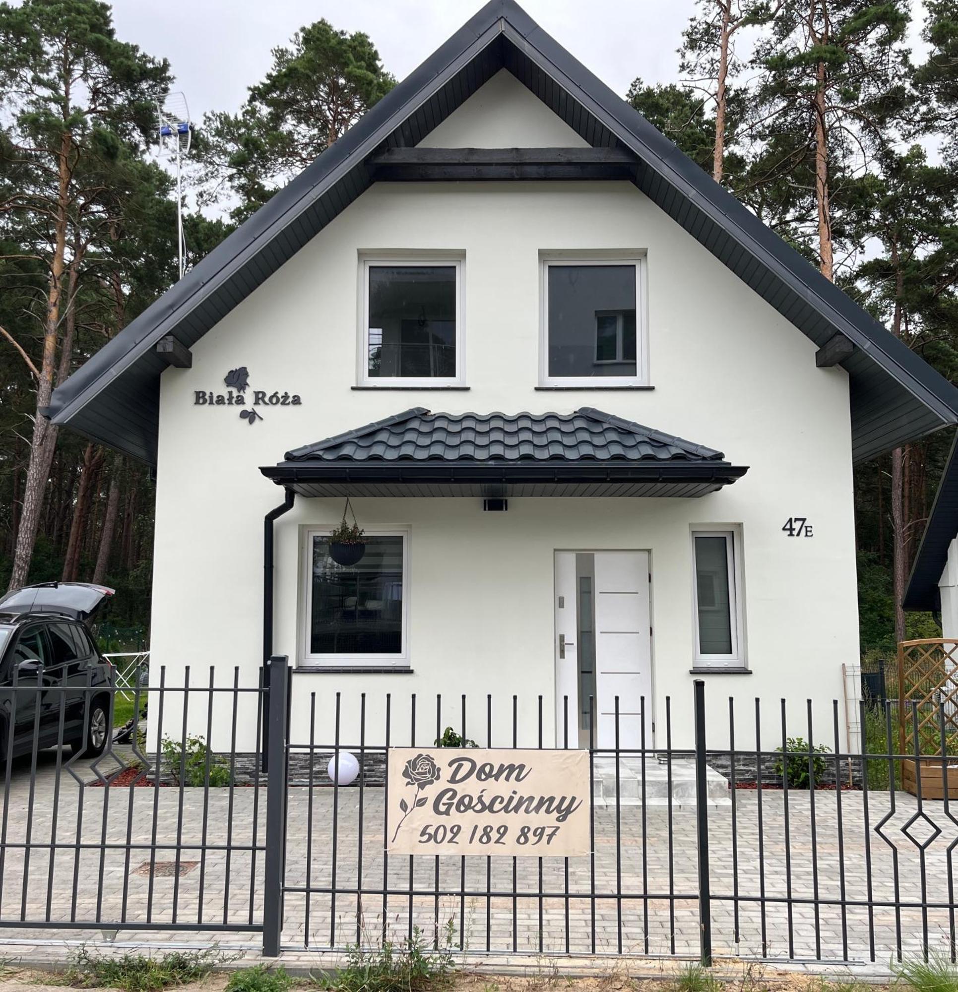 Dom Goscinny Biala Roza Dziwnowek Bagian luar foto